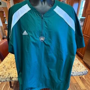 Notre Dame men’s quarter zip half sleeve windbreaker. Sharp green & white w/logo